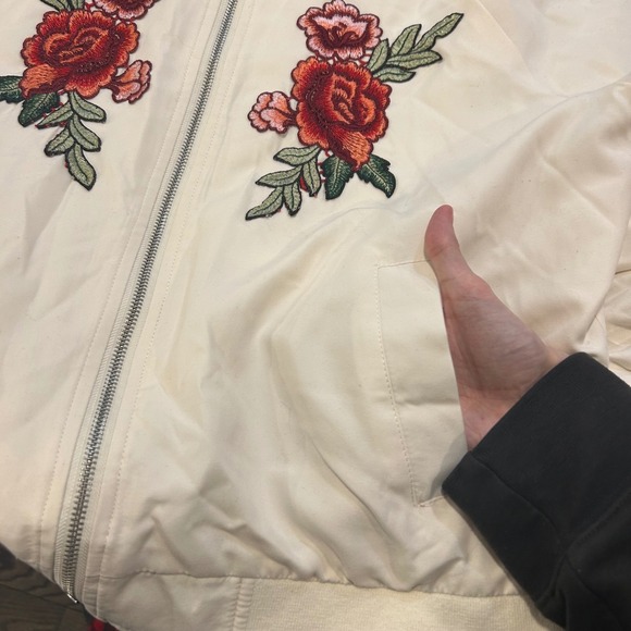 JACK by BB DAKOTA Womens  Bomber Jacket‎ Large Cream Floral Embroidered Feminine - Picture 6 of 9